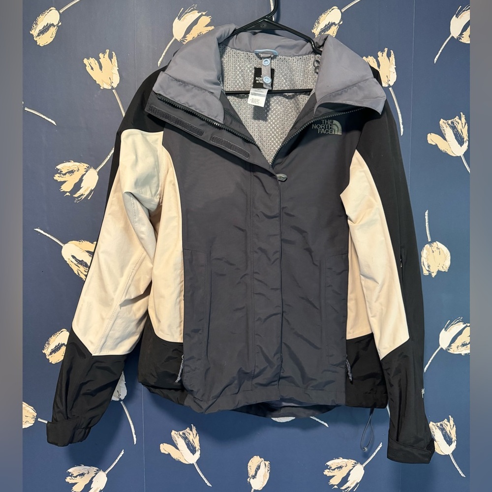 North face jacket size small black/gray/cream